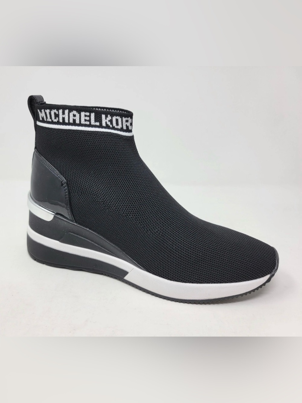 Michael Kors Skylar Black Knit Slip On Sneakers | Size 7